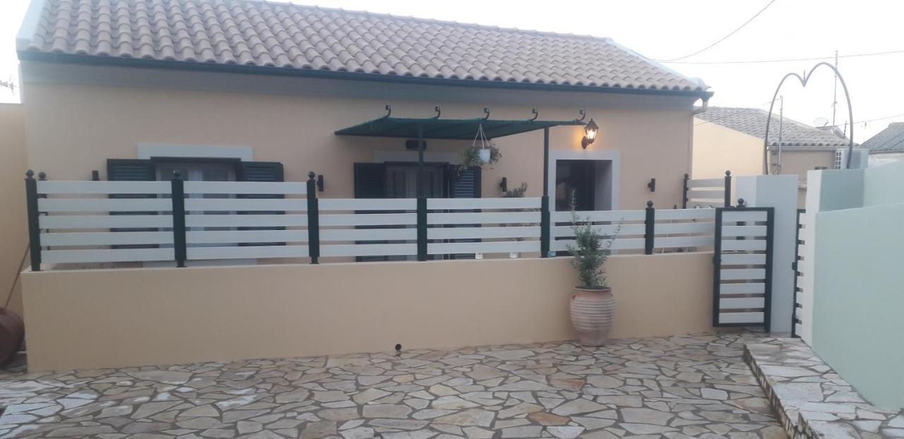Appartamento Eirini'S House Liapades Esterno foto